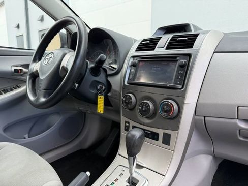 Used 2013 Toyota Corolla image 23