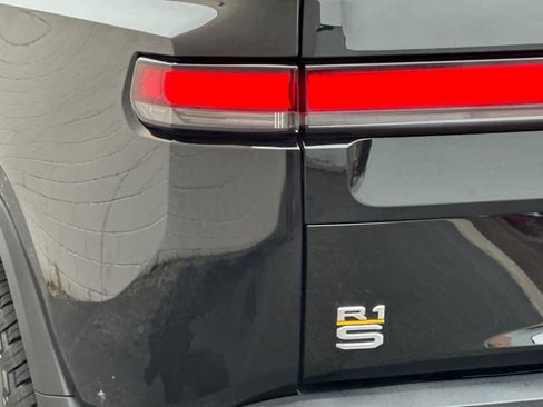 Used 2023 Rivian R1S Launch Edition image 29