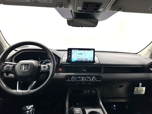 Certified 2025 Honda Pilot Touring image 21