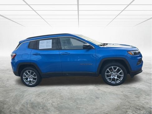 Used 2022 Jeep Compass Latitude AWD/4WD image 3