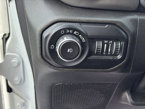 Used 2019 Jeep Wrangler Unlimited Sahara image 17