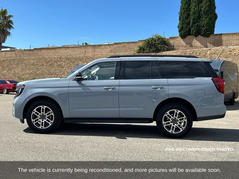Used 2025 Ford Expedition Active AWD/4WD image 3