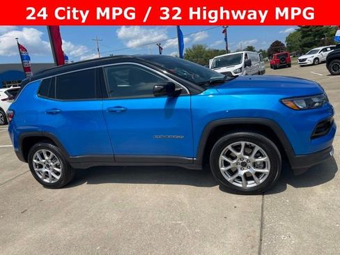 Used 2025 Jeep Compass Limited AWD/4WD image 1