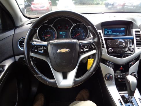 Used 2014 Chevrolet Cruze LT image 18