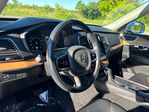 Used 2021 Volvo XC90 T6 Momentum w/ Protection Package Premier AWD/4WD image 24