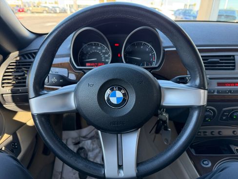 Used 2003 BMW Z4 2.5i image 9