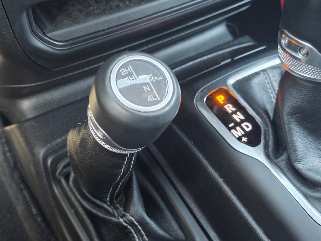 Used 2020 Jeep Wrangler Unlimited Sahara AWD/4WD image 30
