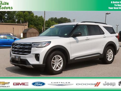 Used 2025 Ford Explorer Active w/ Active Comfort Package RWD image 1