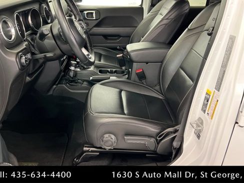 Used 2022 Jeep Gladiator Overland image 17