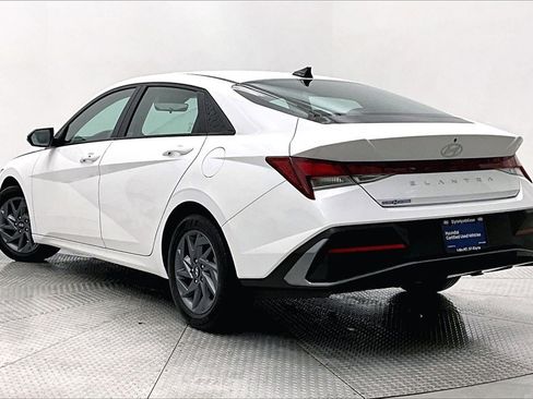 Used 2024 Hyundai Elantra SEL image 12