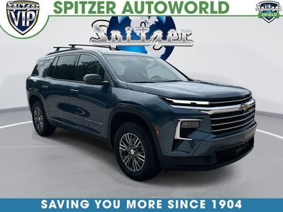 Used 2025 Chevrolet Traverse LT