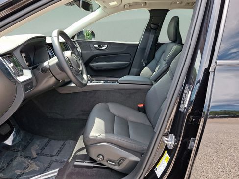 Used 2025 Volvo XC60 B5 Plus w/ Protection Package Premier AWD/4WD image 11