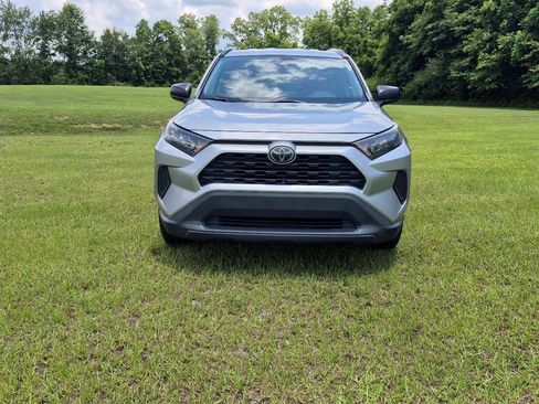 Used 2020 Toyota RAV4 LE FWD image 15