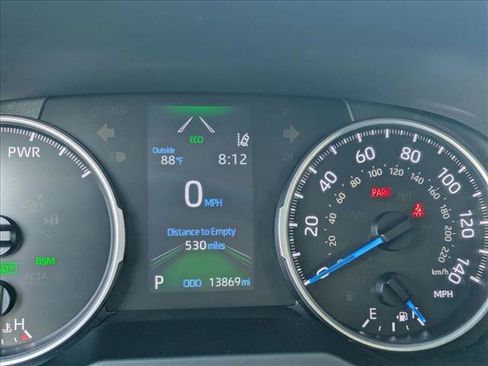 Used 2022 Toyota RAV4 XLE Premium AWD/4WD image 9