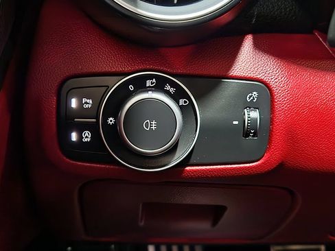 Used 2019 Alfa Romeo Giulia AWD w/ Quick Order Package 22J Sport image 39