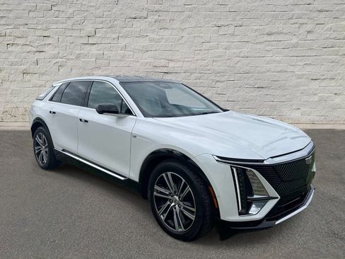 Used 2024 Cadillac Lyriq Luxury RWD image 7