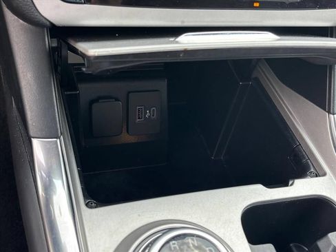 Used 2024 Ford Explorer XLT w/ Equipment Group 202A RWD image 18