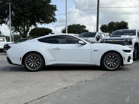 Used 2026 Ford Mustang GT Premium RWD image 3