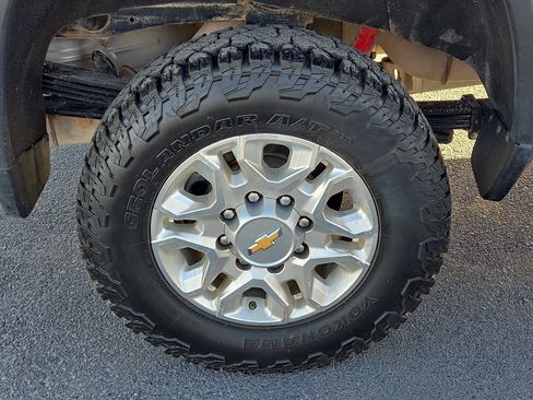 Used 2024 Chevrolet Silverado 2500 LT image 7