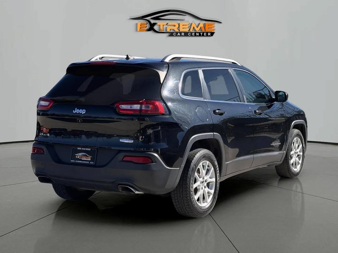 Used 2015 Jeep Cherokee Latitude w/ Cold Weather Group AWD/4WD image 6