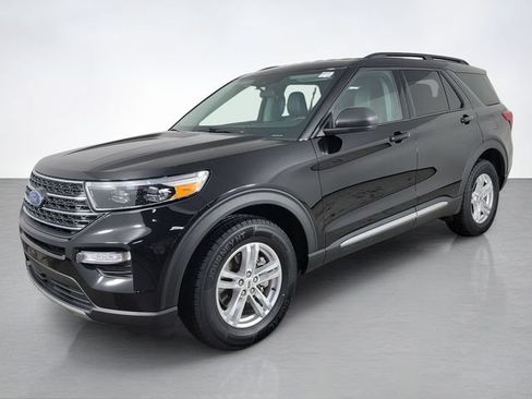 Used 2023 Ford Explorer XLT w/ Equipment Group 202A AWD/4WD image 7