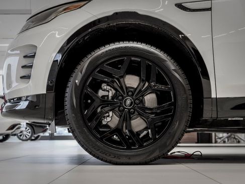 New 2026 Land Rover Discovery Sport Landmark AWD/4WD image 4
