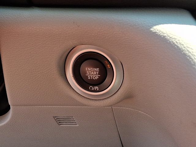 Used 2024 Chrysler Pacifica Touring-L FWD image 22
