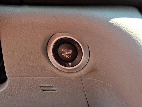 Used 2024 Chrysler Pacifica Touring-L FWD image 22