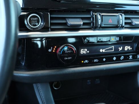 Used 2023 Nissan Pathfinder SV image 17