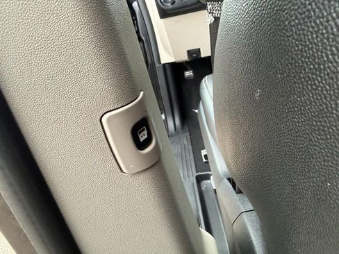 Used 2019 Dodge Grand Caravan SXT image 12