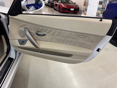 Used 2004 BMW Z4 2.5i image 9