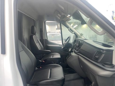 Used 2023 Ford Transit 350 DRW RWD image 9