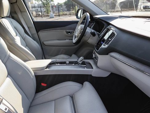 Used 2023 Volvo XC90 B6 Ultimate w/ Protection Package Premier AWD/4WD image 18
