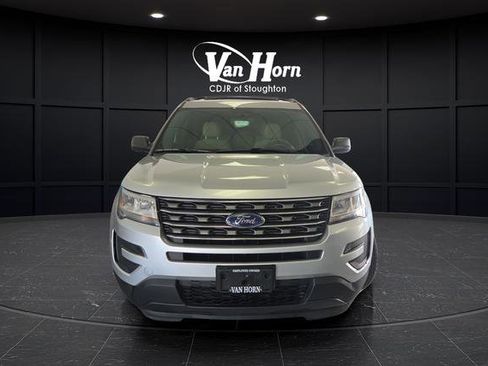 Used 2017 Ford Explorer 4WD image 2