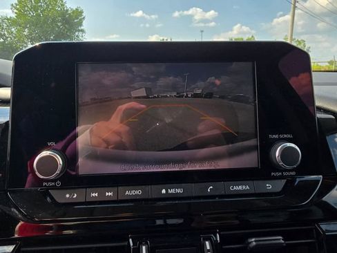 Used 2022 Nissan Pathfinder SV AWD/4WD image 22