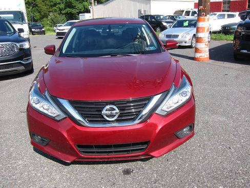 Used 2018 Nissan Altima 2.5 SV w/ 2.5 SV Technology Package FWD image 2