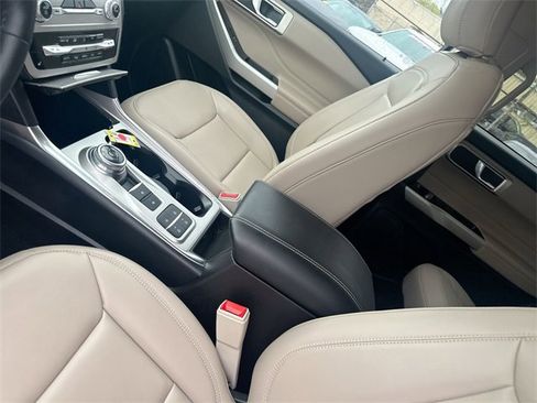 Certified 2024 Ford Explorer XLT w/ Equipment Group 202A image 26