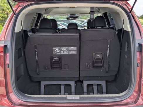 Certified 2024 Kia Carnival LX FWD image 14