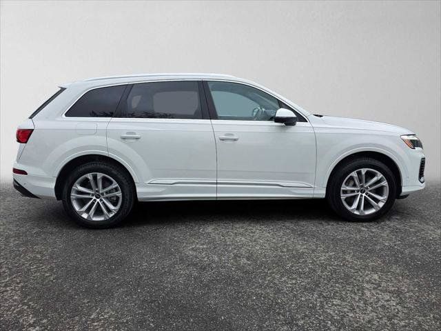 Used 2025 Audi Q7 3.0T Premium Plus AWD/4WD image 2