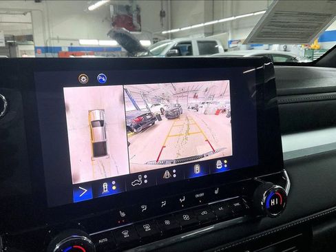 Used 2024 Chevrolet Colorado LT w/ LT Convenience Package III image 17