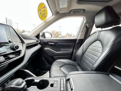 Used 2022 Toyota Highlander XLE image 55