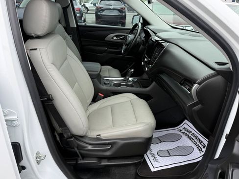 Used 2018 Chevrolet Traverse LT FWD image 15