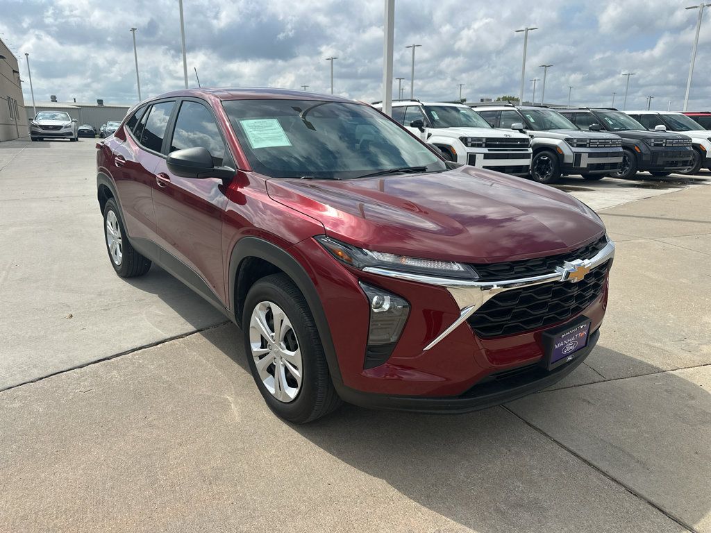 Used 2024 Chevrolet Trax LS w/ Driver Confidence Package FWD image 8