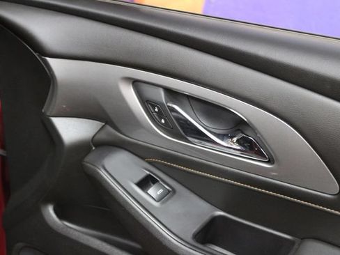 Used 2018 Chevrolet Traverse LT w/ LPO, Floor Liner Package FWD image 11