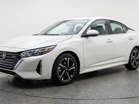 Used 2025 Nissan Sentra SV image 3