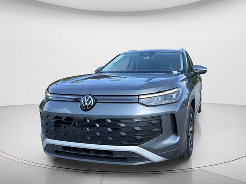 New 2026 Volkswagen Tiguan SE FWD image 2