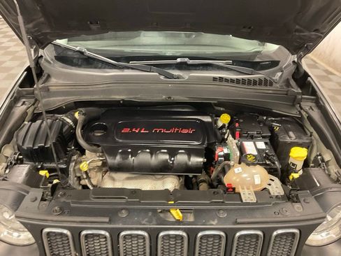 Used 2017 Jeep Renegade Latitude AWD/4WD image 15