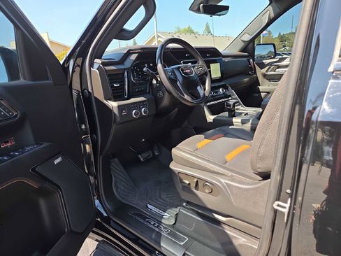 Used 2022 GMC Sierra 1500 AT4 w/ AT4 Premium Package AWD/4WD image 10