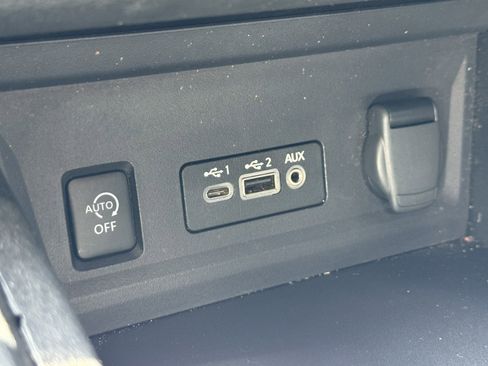 Used 2024 Nissan Sentra SV FWD image 23