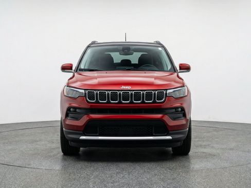 Used 2025 Jeep Compass Limited AWD/4WD image 2